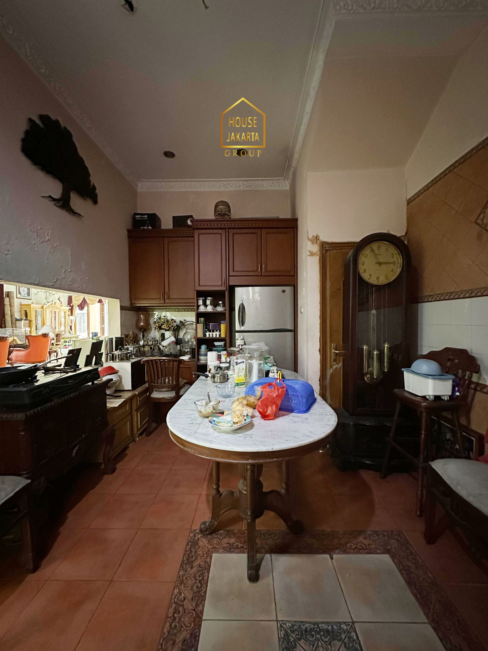 HS2030  FOR SALE : PERMATA HIJAU. Classic House, Gated, Parkir Luas, Area  Elite dan Tenang