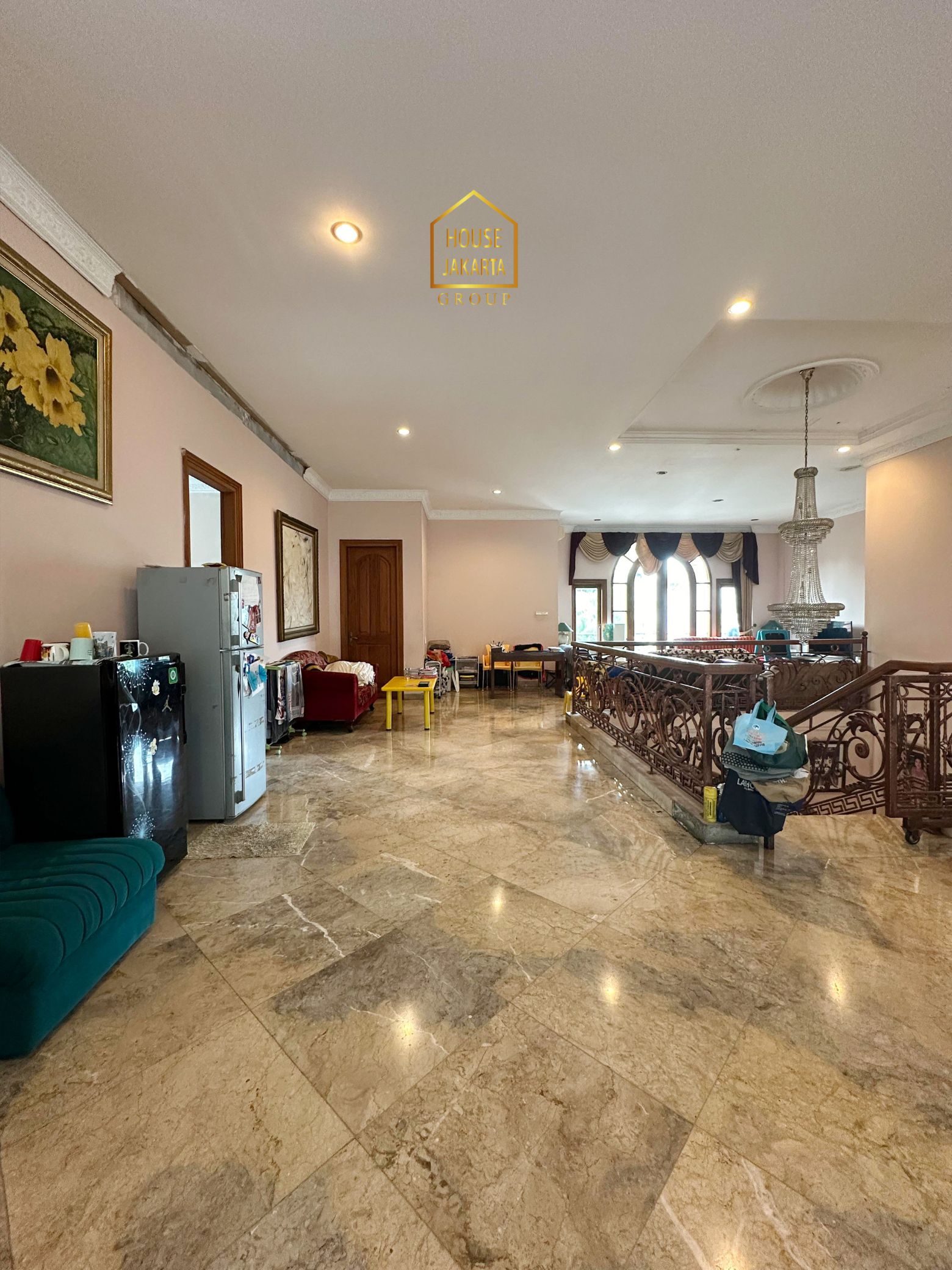 HS2030  FOR SALE : PERMATA HIJAU. Classic House, Gated, Parkir Luas, Area  Elite dan Tenang