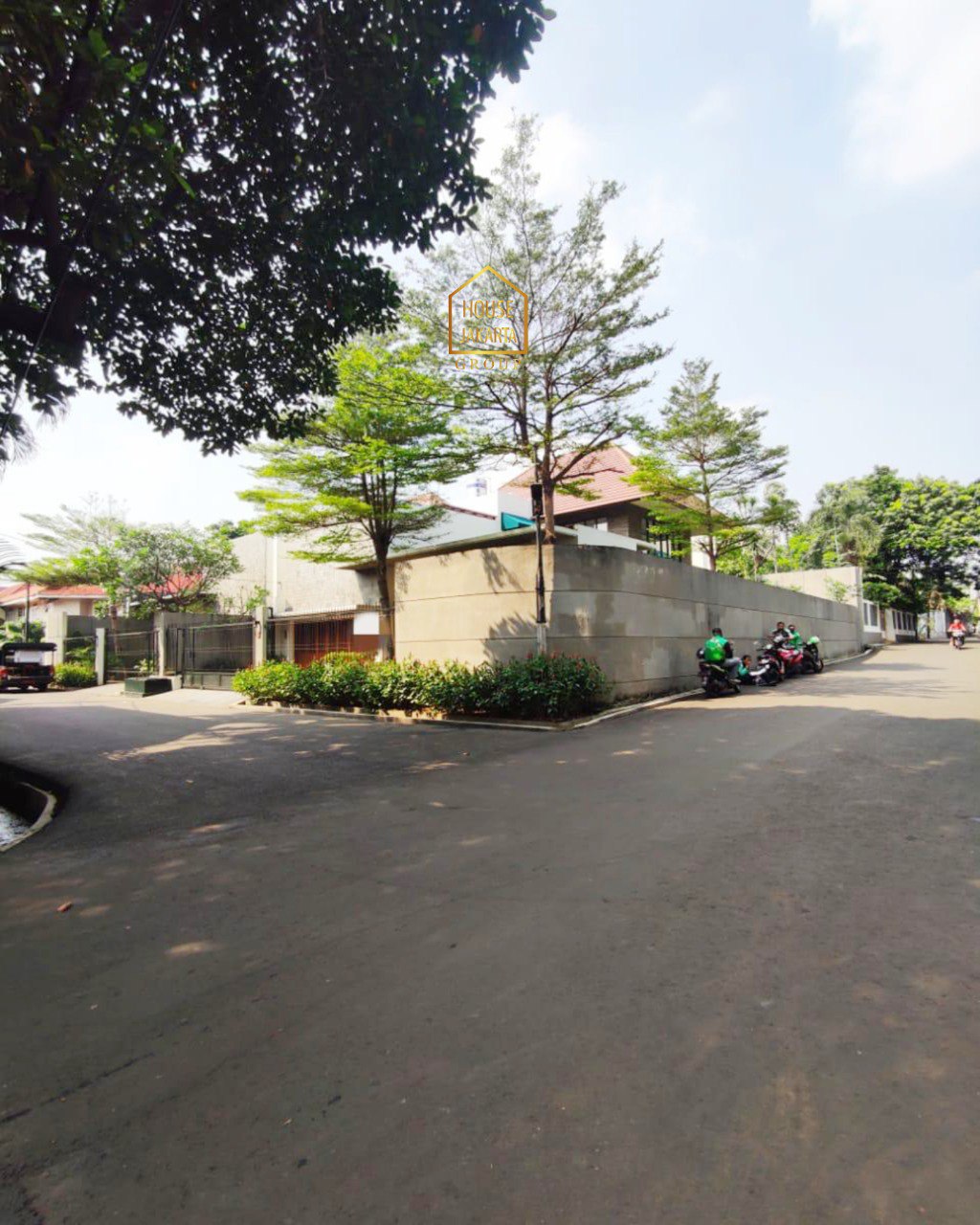 HS2031  FOR SALE: KEMANG - JAKARTA SELATAN. Tropical Modern House,  Refreshing Pool & Backyard