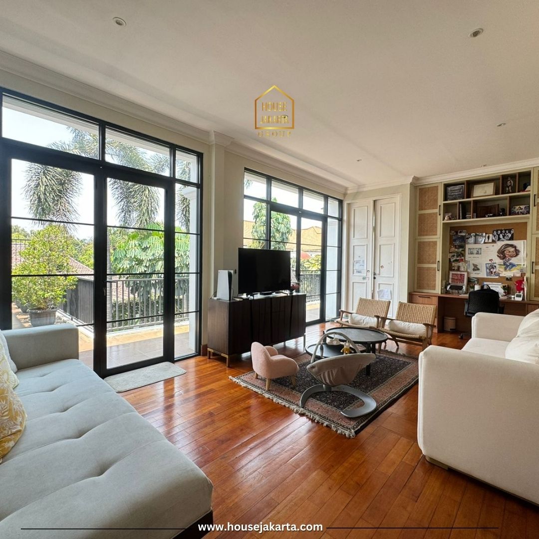 HS2048  FOR SALE: KEBAYORAN BARU. RUMAH CANTIK 2 LANTAI MODERN  CLASSIC, FURNISHED, POOL DAN TAMAN