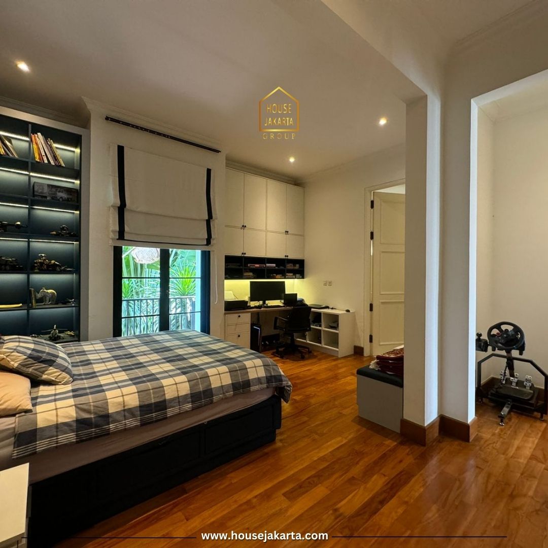 HS2048  FOR SALE: KEBAYORAN BARU. RUMAH CANTIK 2 LANTAI MODERN  CLASSIC, FURNISHED, POOL DAN TAMAN