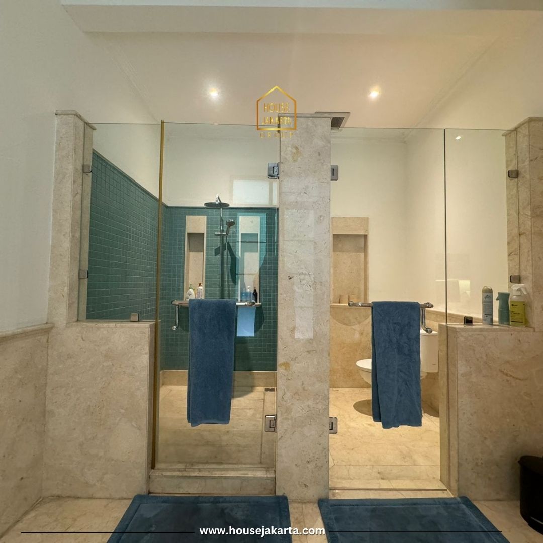 HS2048  FOR SALE: KEBAYORAN BARU. RUMAH CANTIK 2 LANTAI MODERN  CLASSIC, FURNISHED, POOL DAN TAMAN