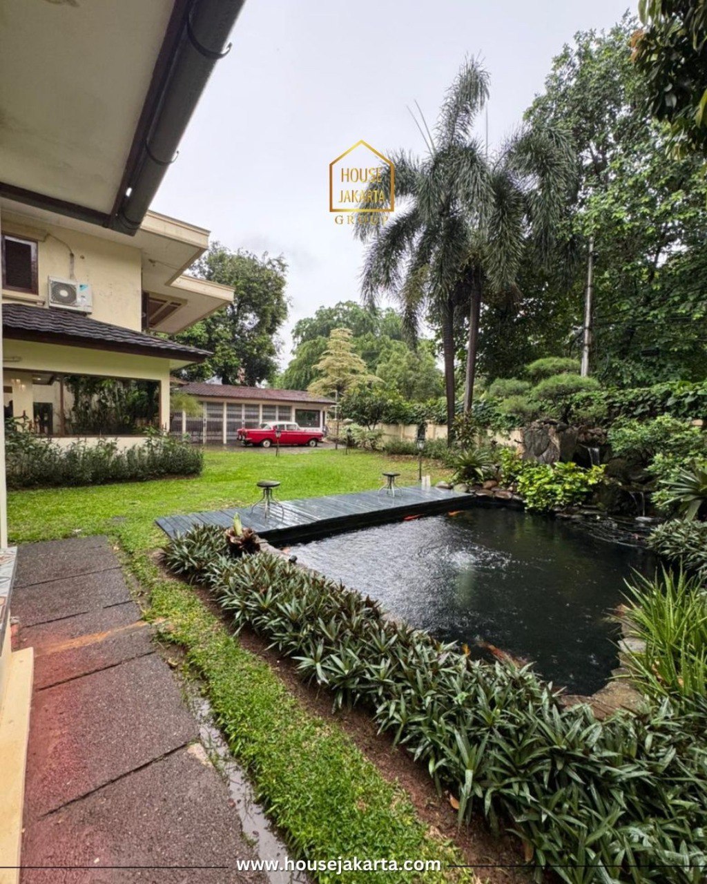 HS2051  FOR SALE: PONDOK INDAH. RUMAH 2 LANTAI, POSISI HOOK, PRIVATE  POOL DAN HALAMAN LUAS