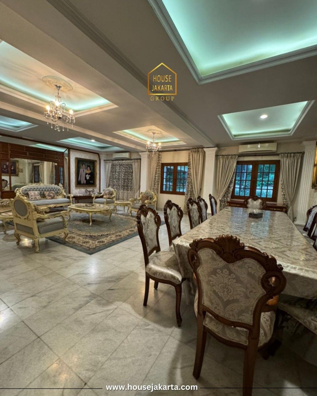 HS2051  FOR SALE: PONDOK INDAH. RUMAH 2 LANTAI, POSISI HOOK, PRIVATE  POOL DAN HALAMAN LUAS