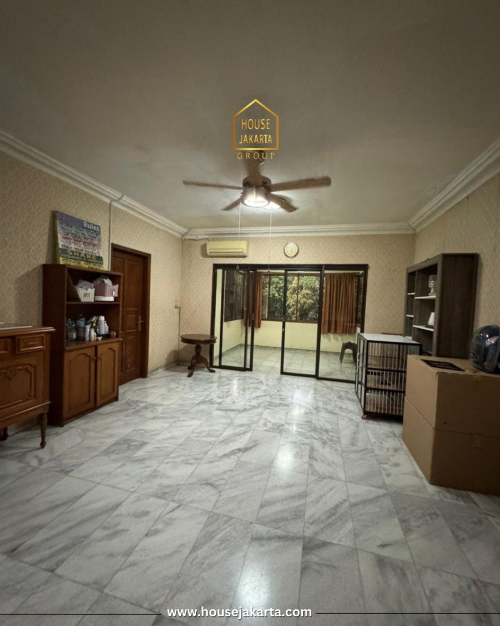 HS2051  FOR SALE: PONDOK INDAH. RUMAH 2 LANTAI, POSISI HOOK, PRIVATE  POOL DAN HALAMAN LUAS