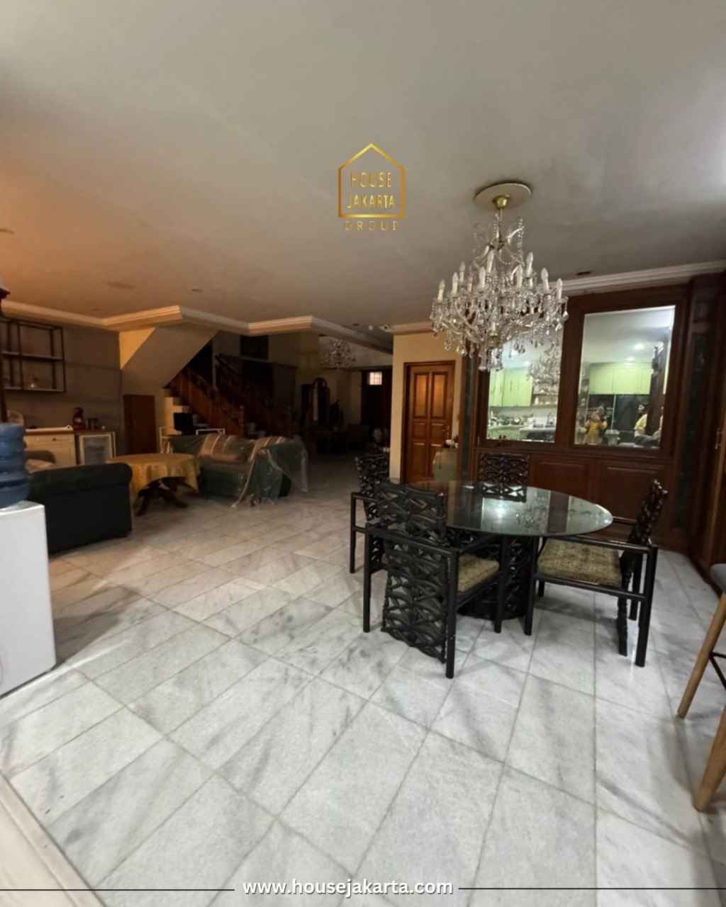 HS2051  FOR SALE: PONDOK INDAH. RUMAH 2 LANTAI, POSISI HOOK, PRIVATE  POOL DAN HALAMAN LUAS