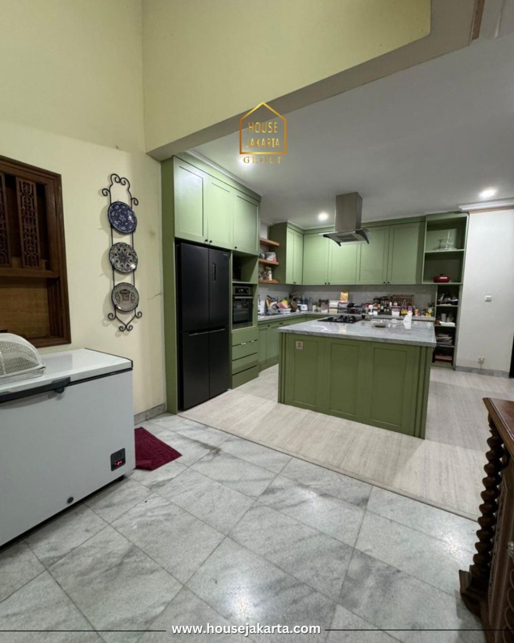 HS2051  FOR SALE: PONDOK INDAH. RUMAH 2 LANTAI, POSISI HOOK, PRIVATE  POOL DAN HALAMAN LUAS