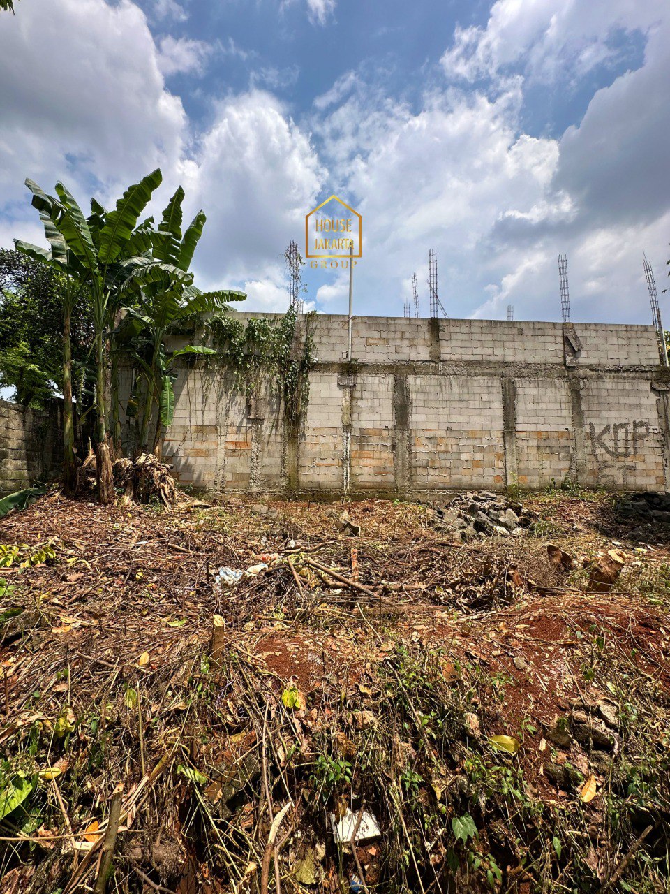 LS2055  FOR SALE: JATIPADANG. BANGUNAN + TANAH BISA HUNIAN  SEKALIGUS RUMAH KOST - KOST AN. AREA RINDANG DAN TENANG