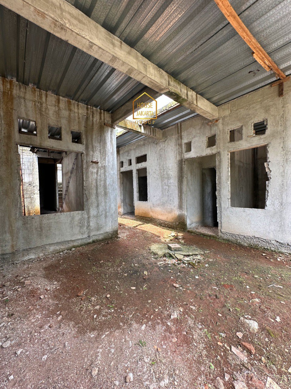 LS2055  FOR SALE: JATIPADANG. BANGUNAN + TANAH BISA HUNIAN  SEKALIGUS RUMAH KOST - KOST AN. AREA RINDANG DAN TENANG