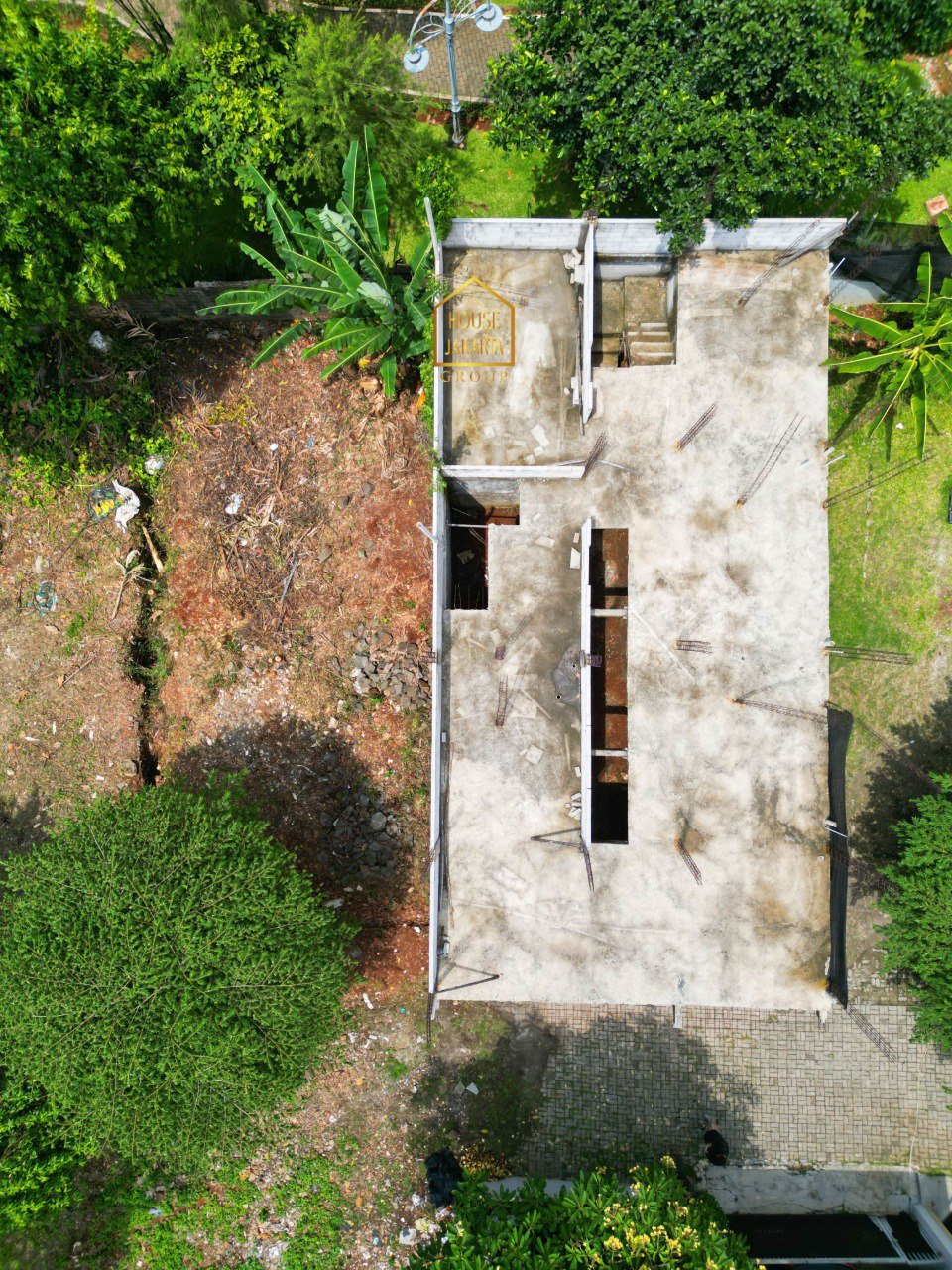 LS2055  FOR SALE: JATIPADANG. BANGUNAN + TANAH BISA HUNIAN  SEKALIGUS RUMAH KOST - KOST AN. AREA RINDANG DAN TENANG