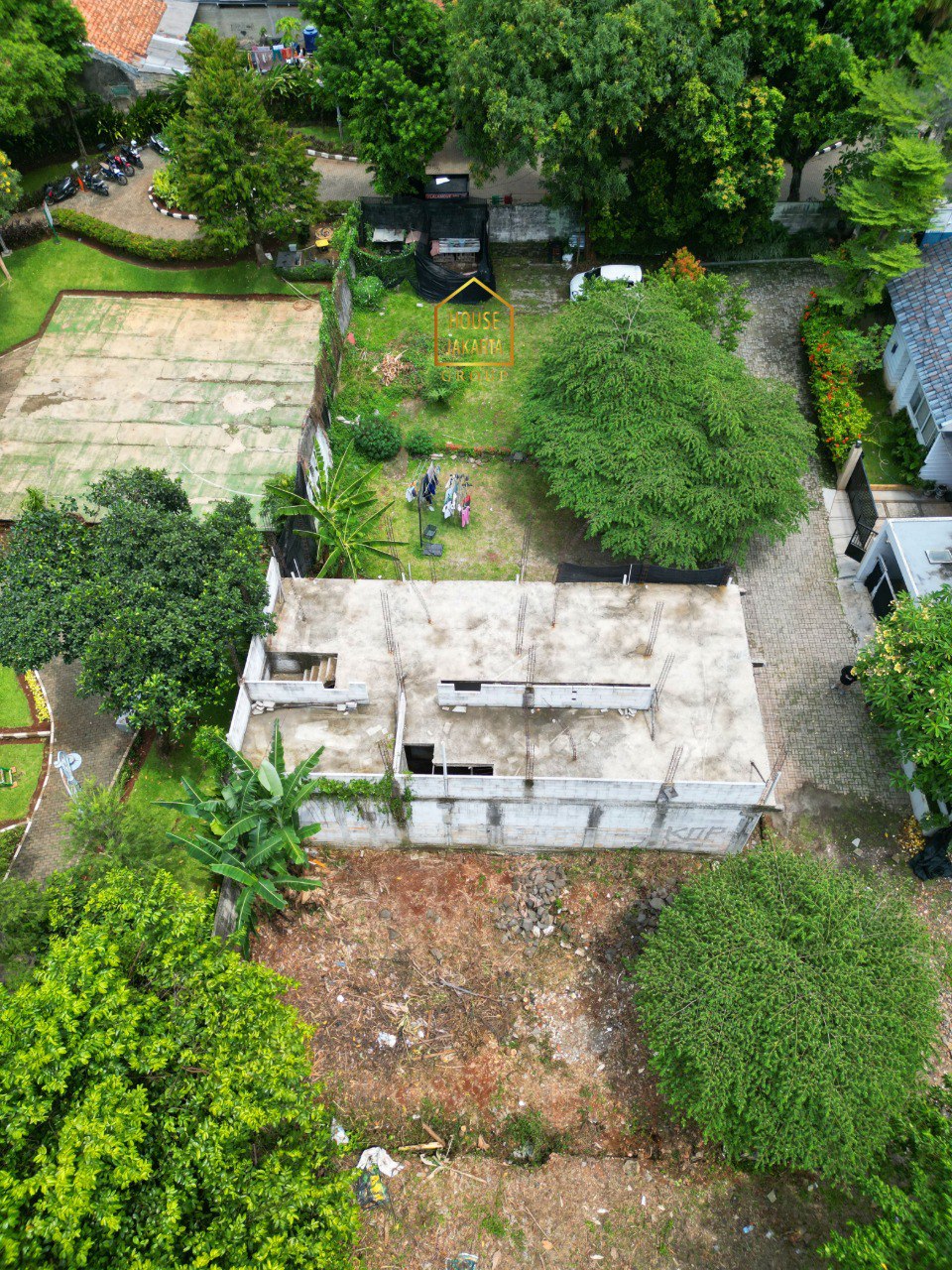 LS2055  FOR SALE: JATIPADANG. BANGUNAN + TANAH BISA HUNIAN  SEKALIGUS RUMAH KOST - KOST AN. AREA RINDANG DAN TENANG