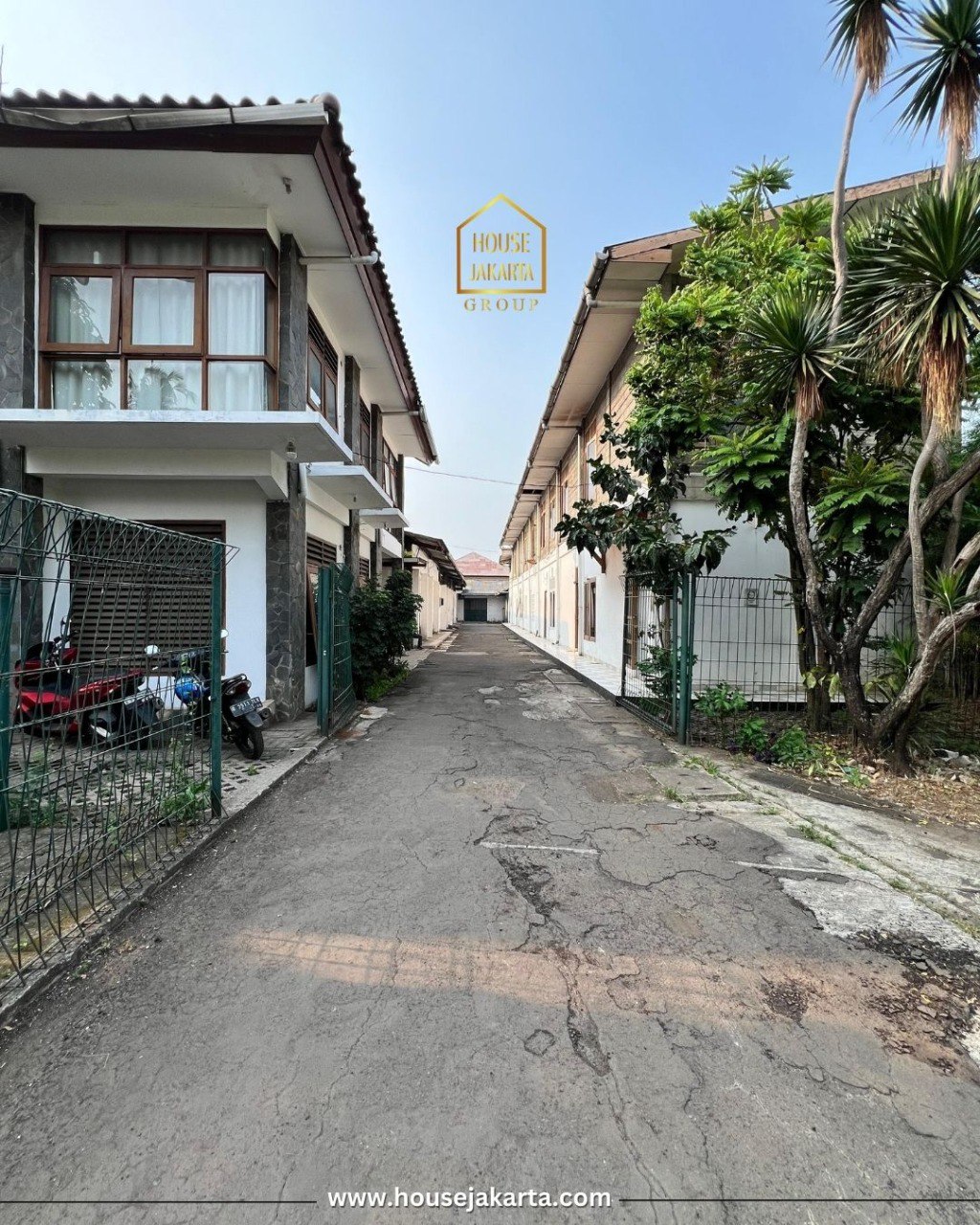 CS2068  FOR SALE: LEBAK BULUS. LAHAN DAN BANGUNAN KOMERSIAL 