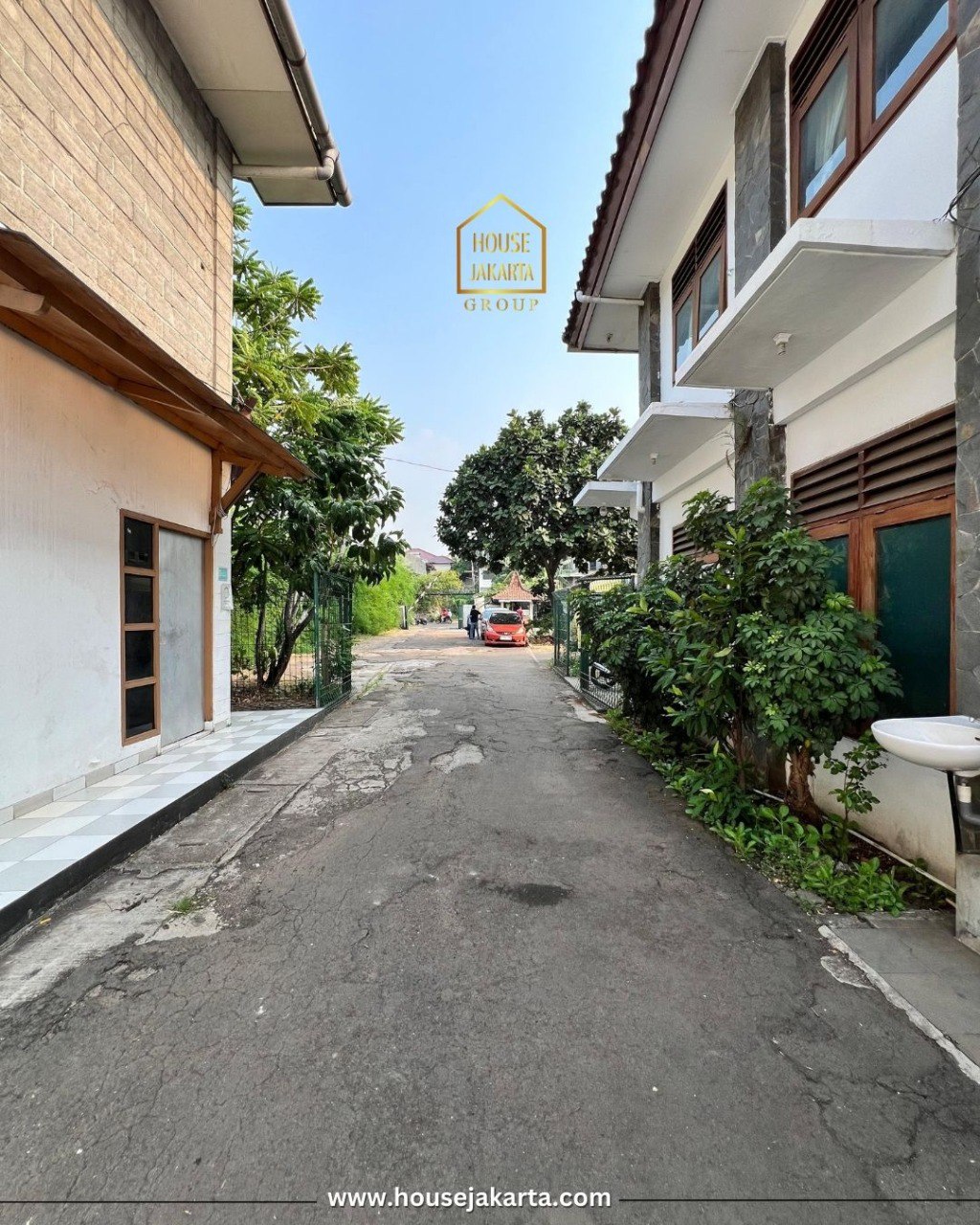 CS2068  FOR SALE: LEBAK BULUS. LAHAN DAN BANGUNAN KOMERSIAL 