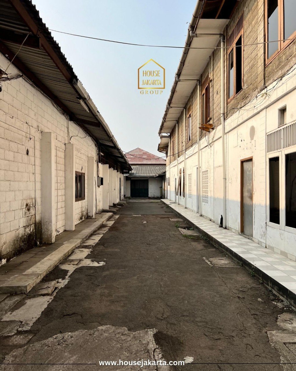 CS2068  FOR SALE: LEBAK BULUS. LAHAN DAN BANGUNAN KOMERSIAL 