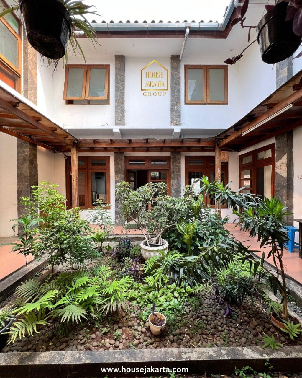 CS2068  FOR SALE: LEBAK BULUS. LAHAN DAN BANGUNAN KOMERSIAL 