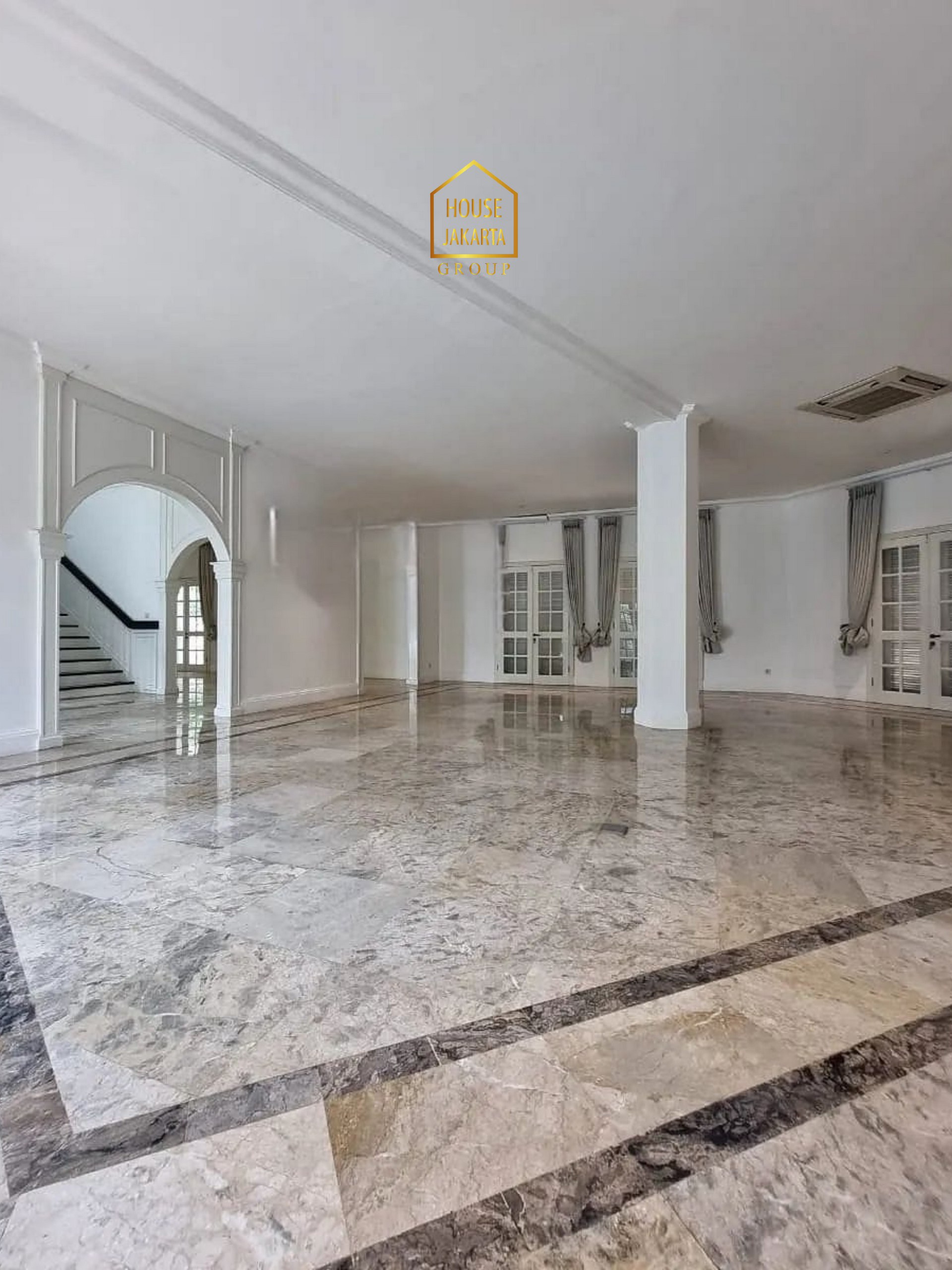 HS2077  FOR SALE : SELONG - KEBAYORAN BARU. AREA PREMIUM, KAWASAN  SENOPATI, DEKAT SCBD . 2 LANTAI SIAP HUNI