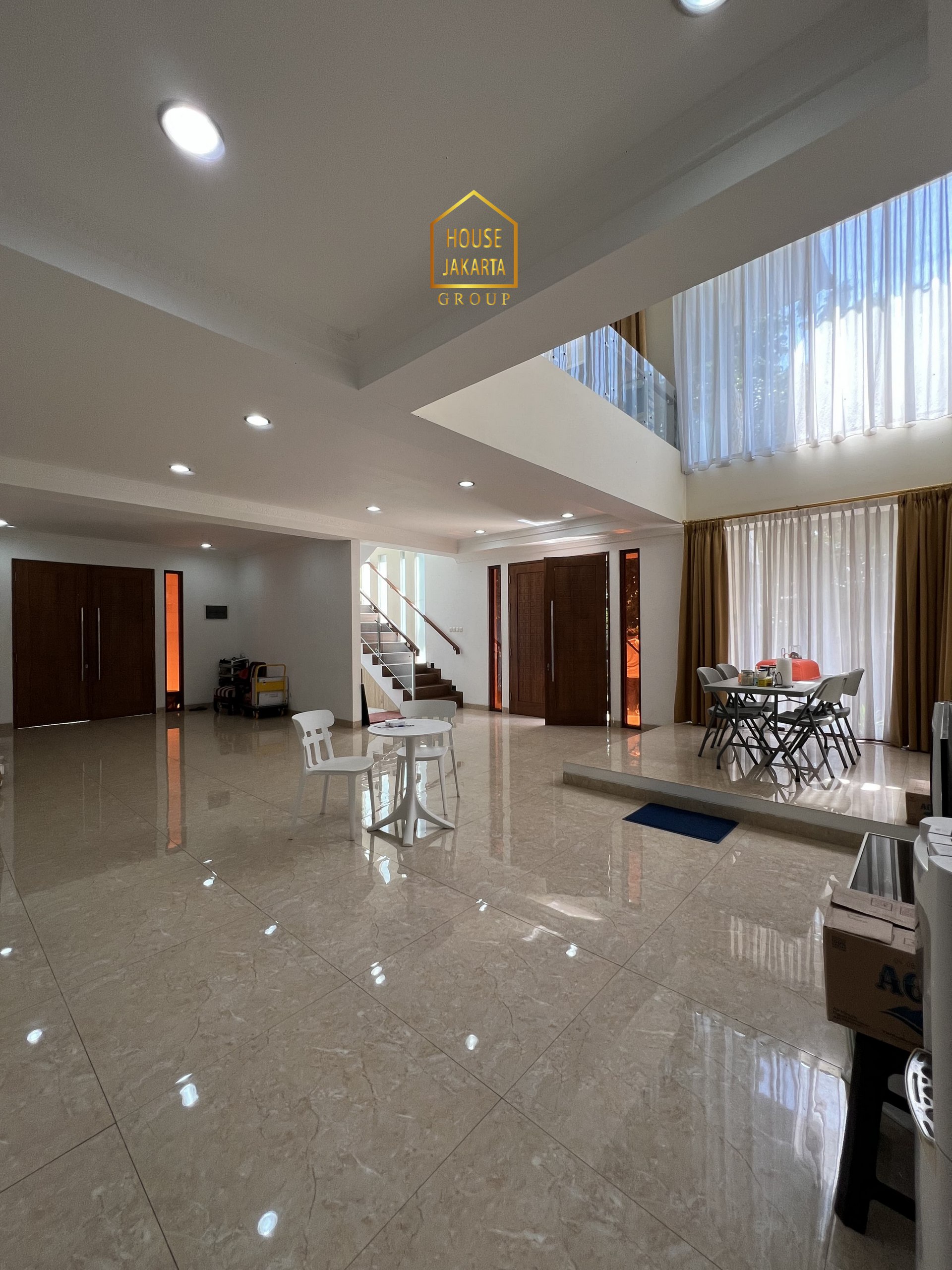 HS2078  FOR SALE : JAGAKARSA. RUMAH SIAP HUNI 2 LANTAI DALAM  KOMPLEK ELITE. POSISI HOEK TIMUR DAN SELATAN