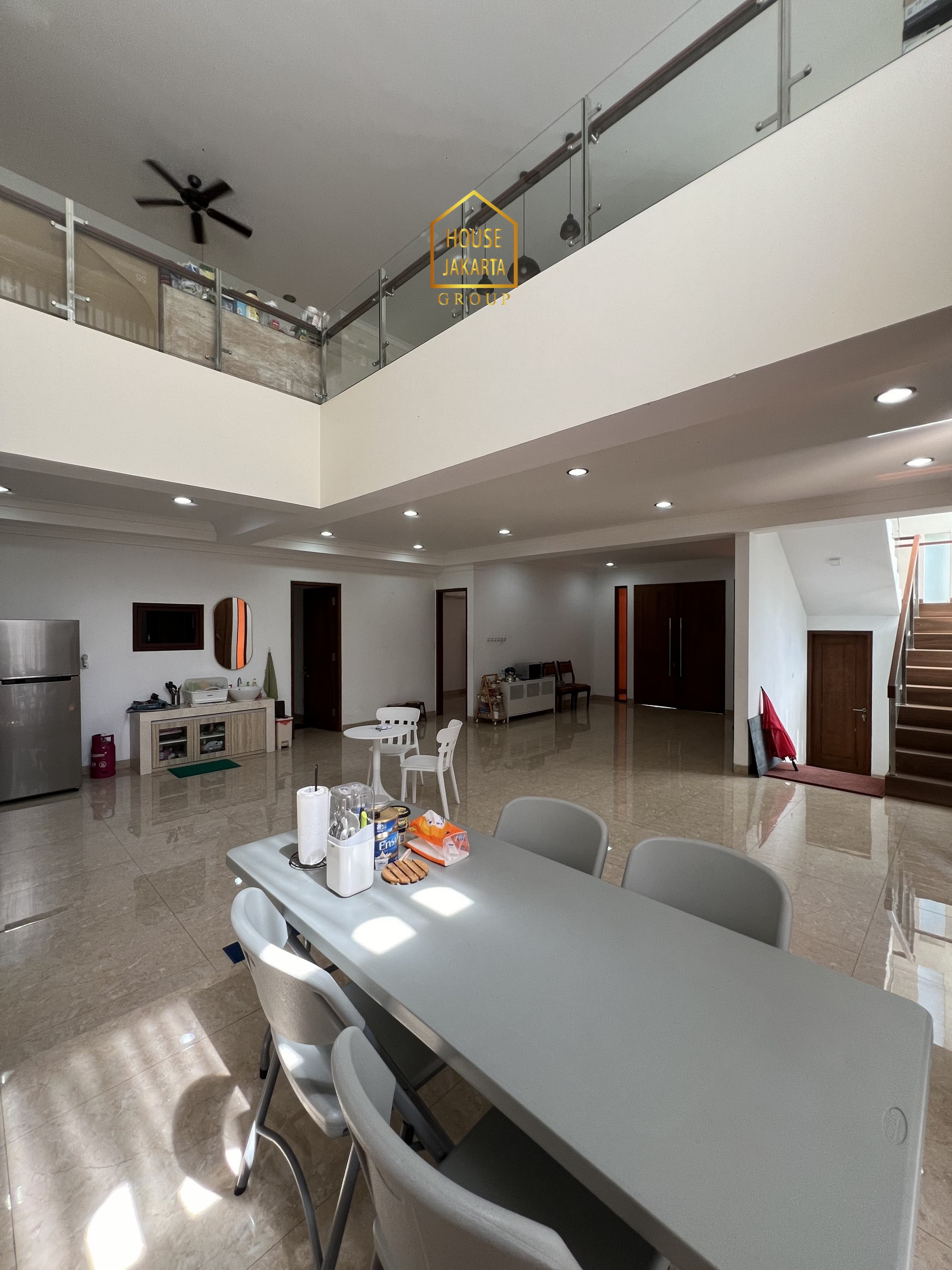 HS2078  FOR SALE : JAGAKARSA. RUMAH SIAP HUNI 2 LANTAI DALAM  KOMPLEK ELITE. POSISI HOEK TIMUR DAN SELATAN