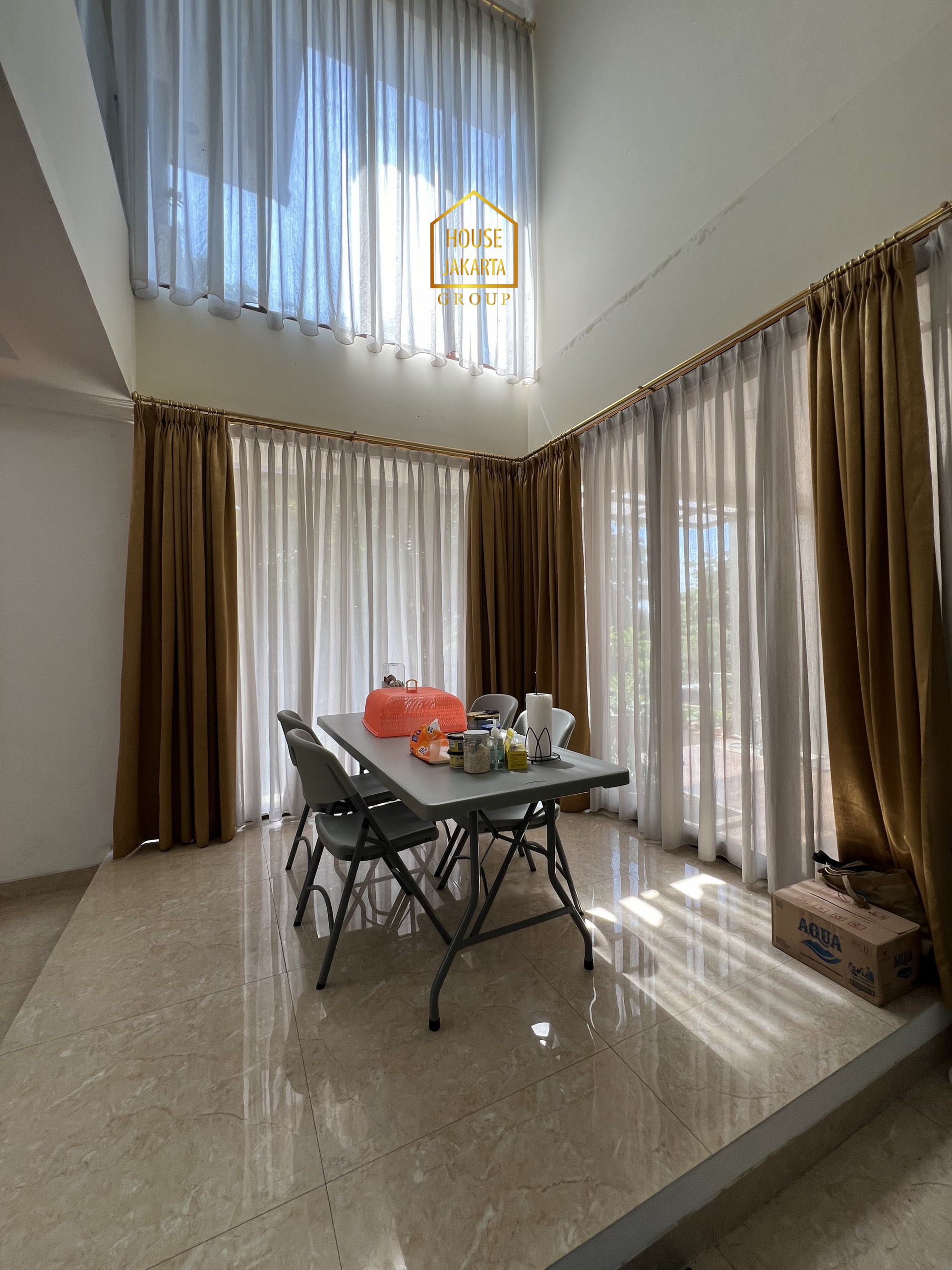 HS2078  FOR SALE : JAGAKARSA. RUMAH SIAP HUNI 2 LANTAI DALAM  KOMPLEK ELITE. POSISI HOEK TIMUR DAN SELATAN