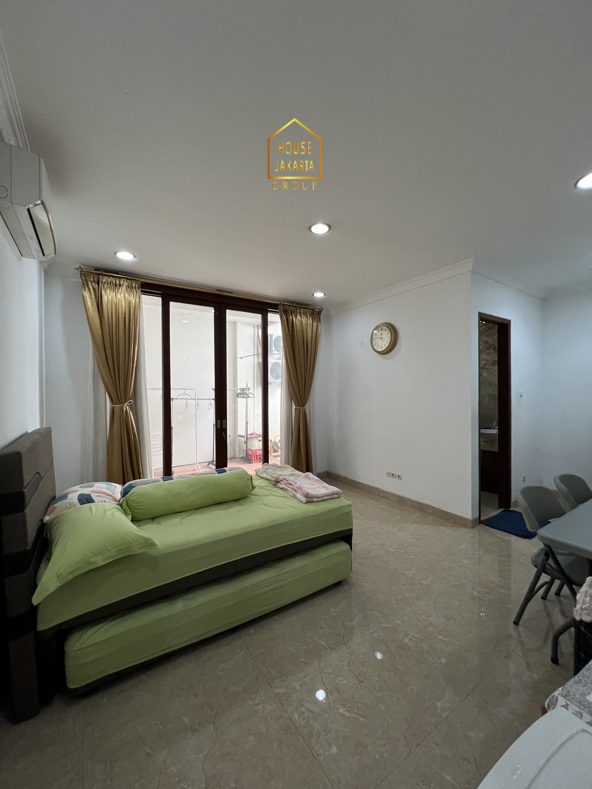 HS2078  FOR SALE : JAGAKARSA. RUMAH SIAP HUNI 2 LANTAI DALAM  KOMPLEK ELITE. POSISI HOEK TIMUR DAN SELATAN