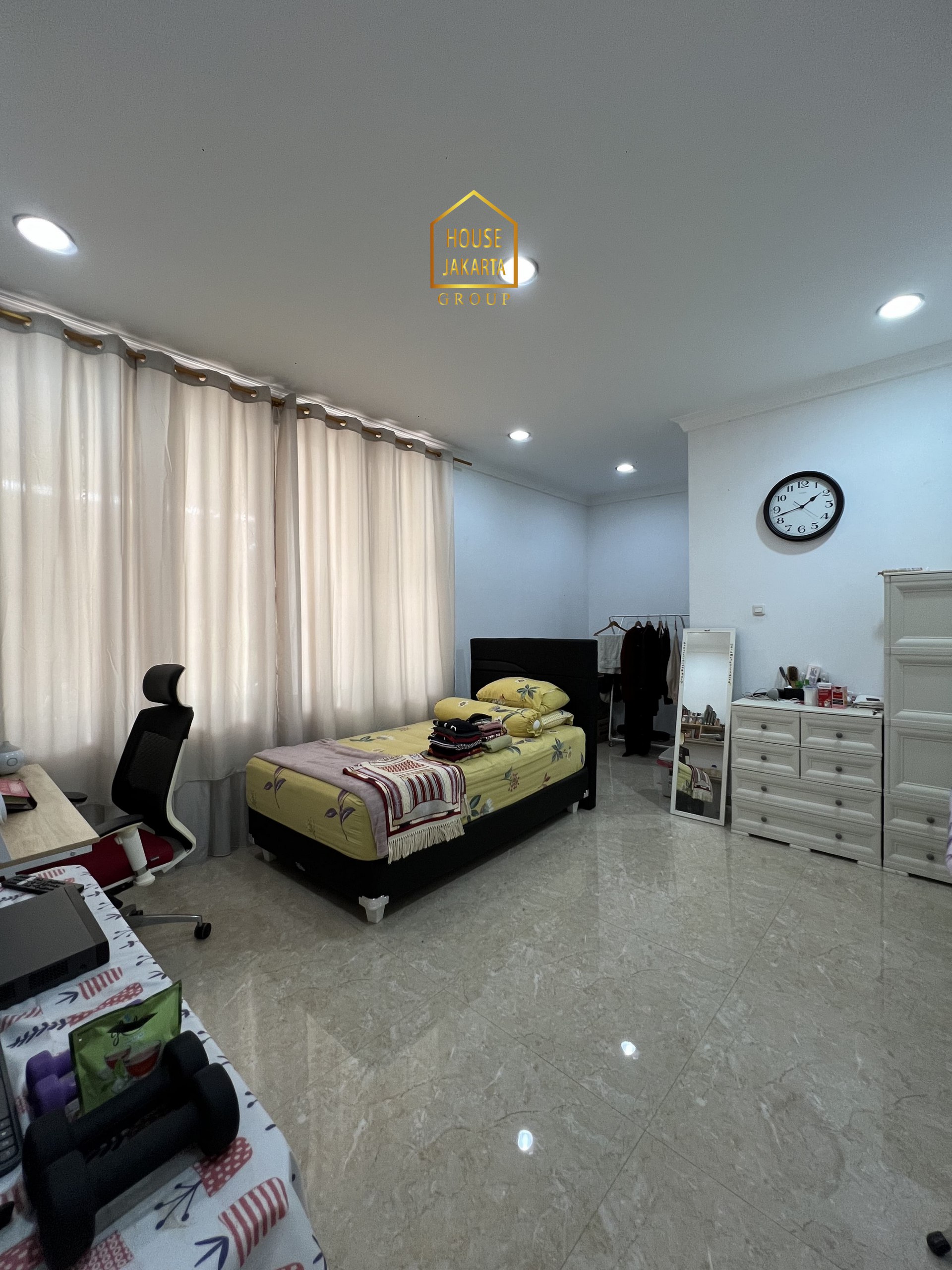 HS2078  FOR SALE : JAGAKARSA. RUMAH SIAP HUNI 2 LANTAI DALAM  KOMPLEK ELITE. POSISI HOEK TIMUR DAN SELATAN