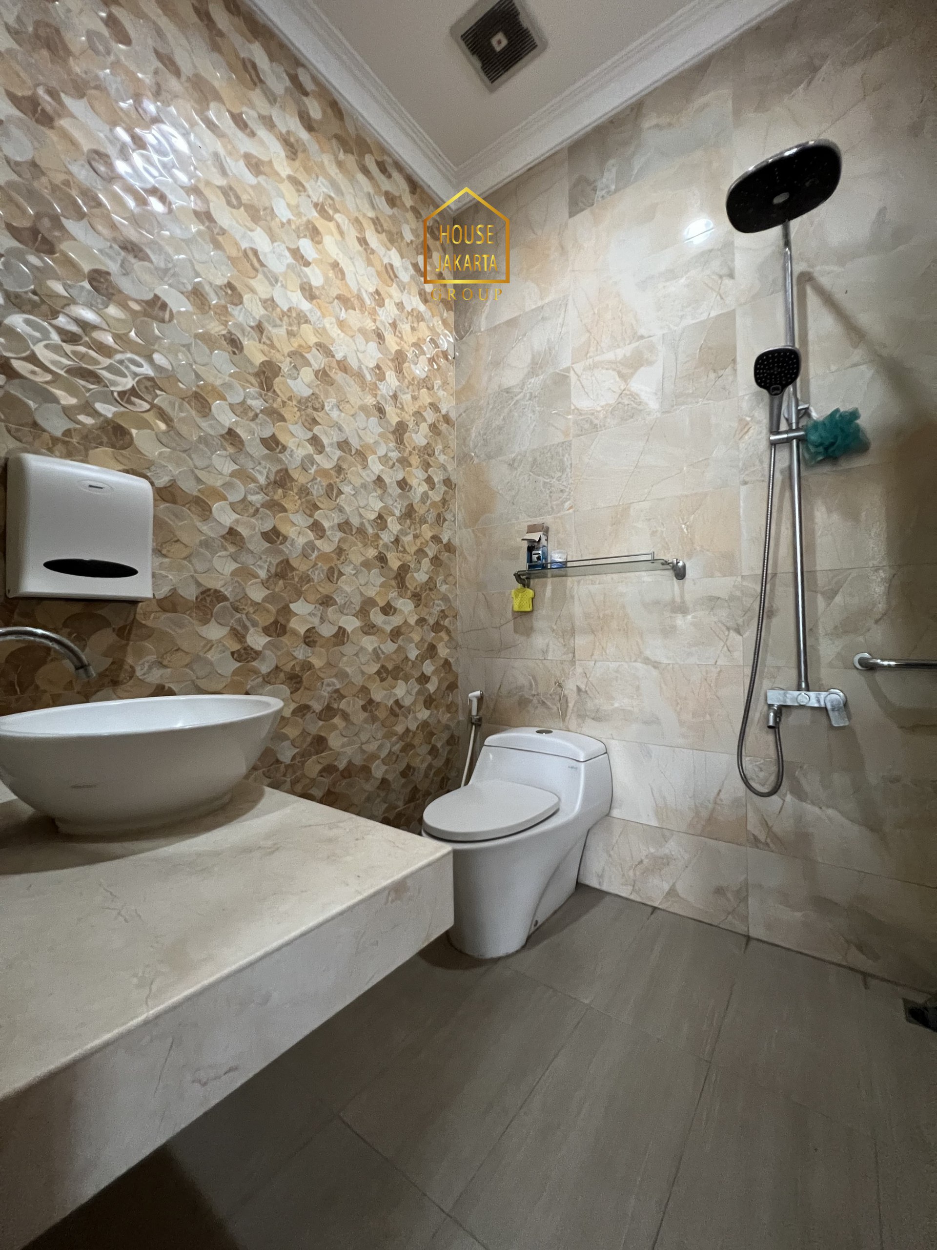 HS2078  FOR SALE : JAGAKARSA. RUMAH SIAP HUNI 2 LANTAI DALAM  KOMPLEK ELITE. POSISI HOEK TIMUR DAN SELATAN