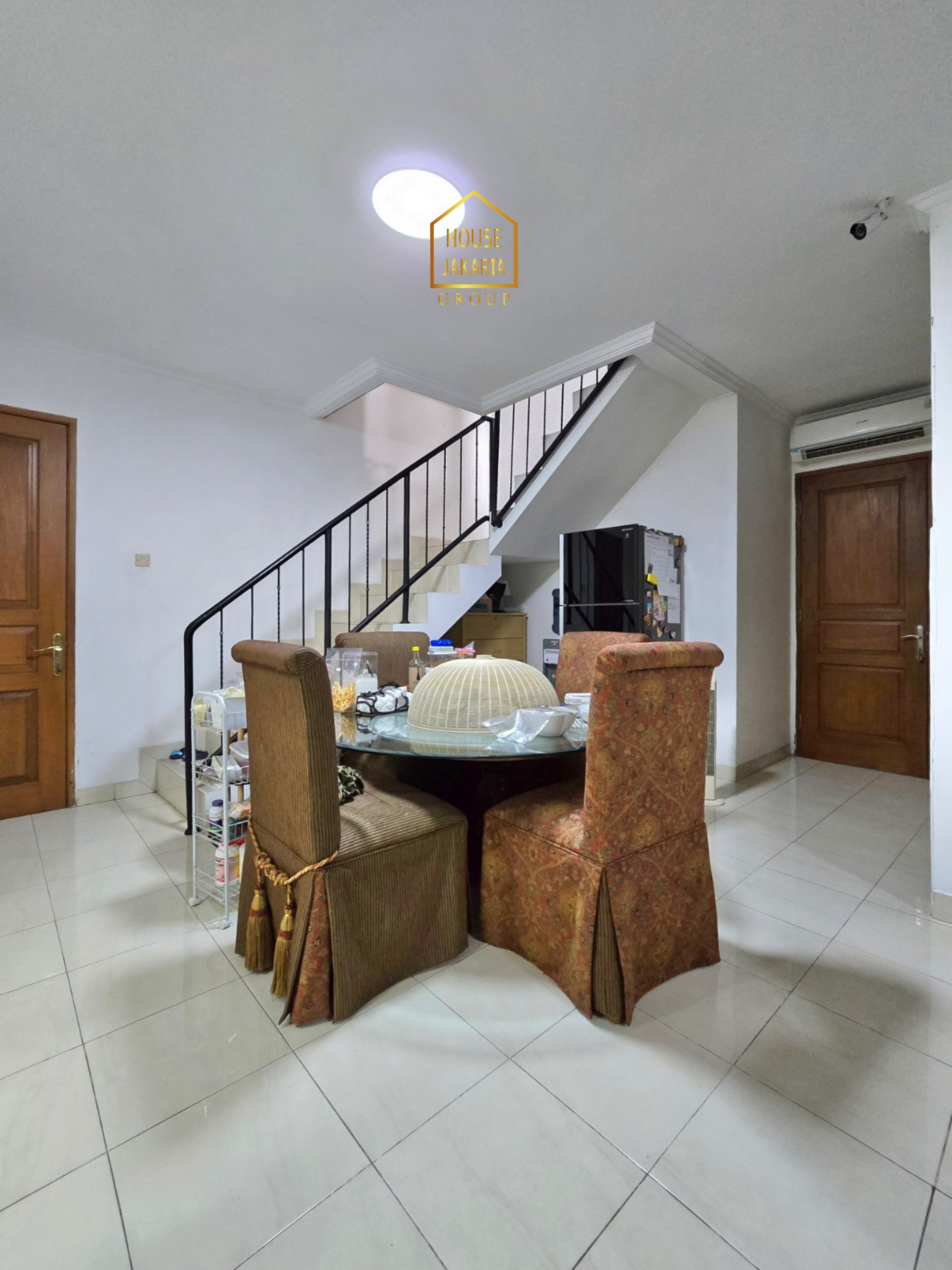 HS2079  FOR SALE : CILANDAK BARAT. RUMAH 2 LANTAI PLUS PAVILIUN SIAP  HUNI, DALAM KOMPLEK, DEKAT SIMATUPANG.