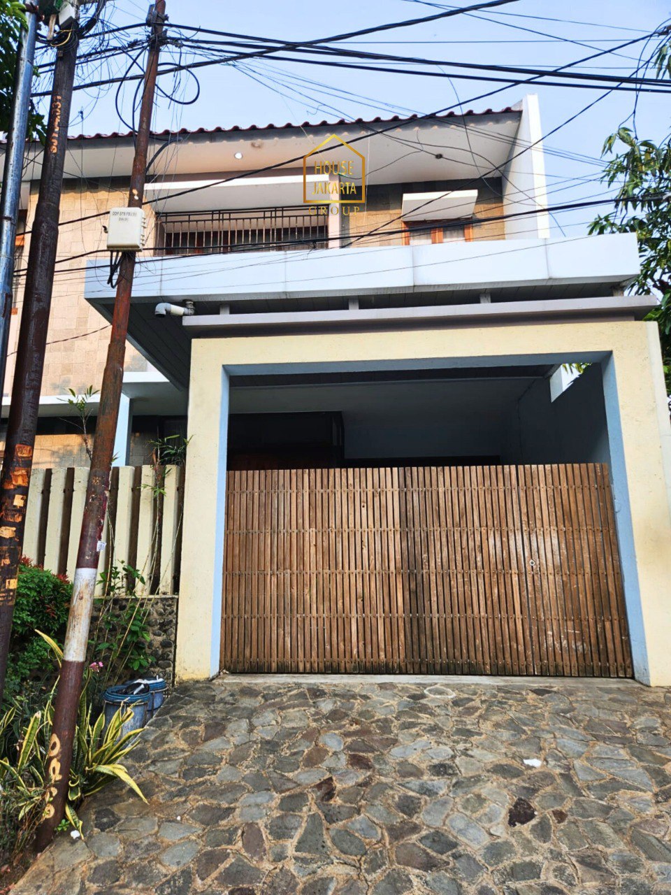 HS2103 FOR SALE: SUNTER - JAKARTA UTARA. Rumah 2 Lantai Siap Huni, Gated, Hadap Barat