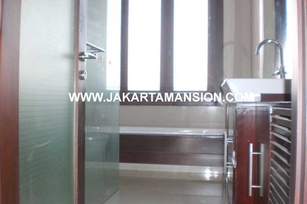 HR228 House at Senopati for rent