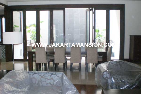HR228 House at Senopati for rent