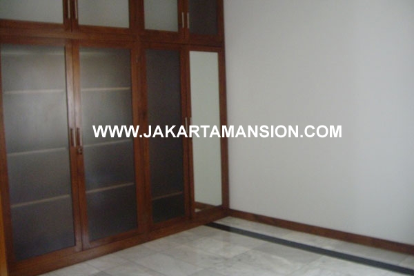 HR313 Town House Cipete