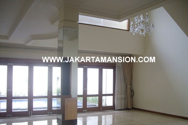 HR313 Town House Cipete