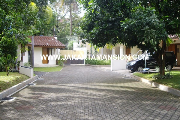 HR313 Town House Cipete