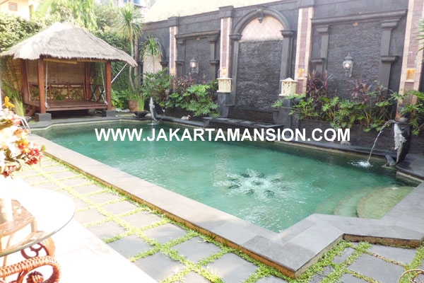 HS324 Rumah Patra Kuningan Jakarta dijual