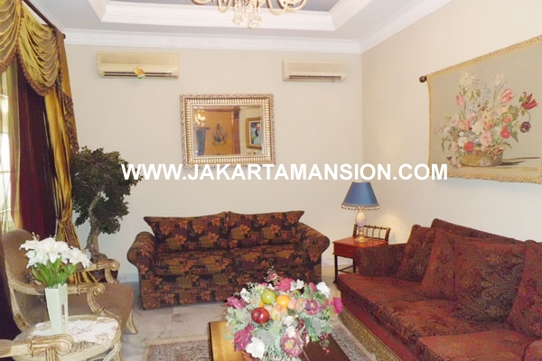 HS324 Rumah Patra Kuningan Jakarta dijual