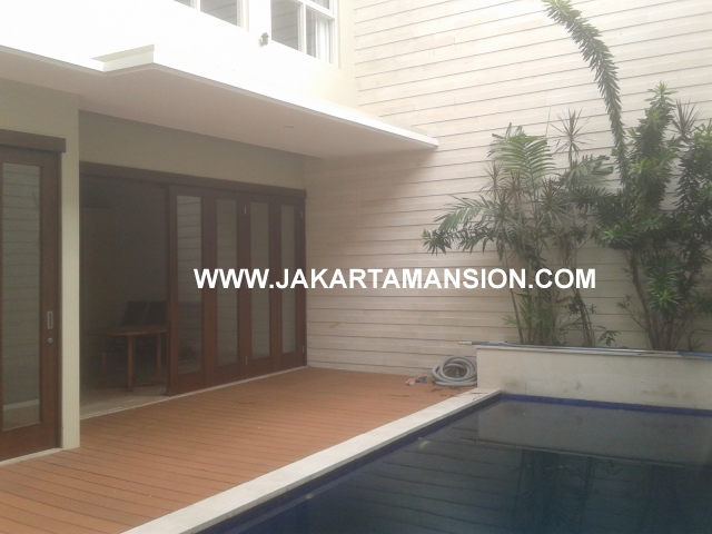 HR343 Quiet House in Senopati Area