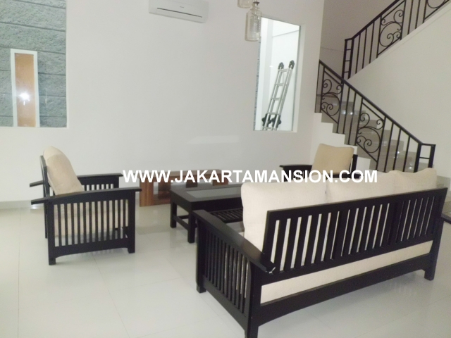 HR351 House For Rent at kemang