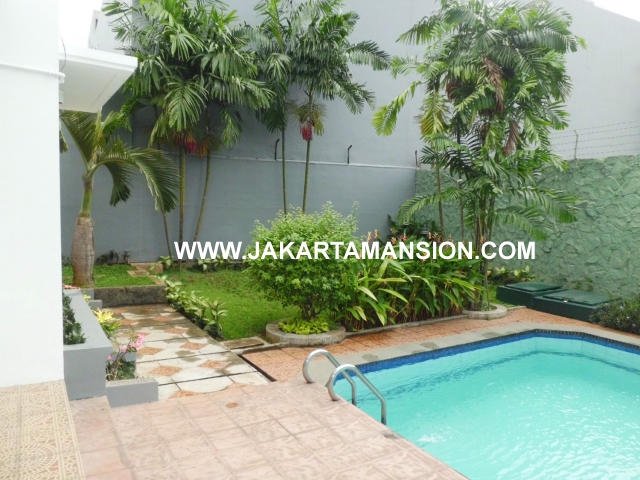 HR351 House For Rent at kemang