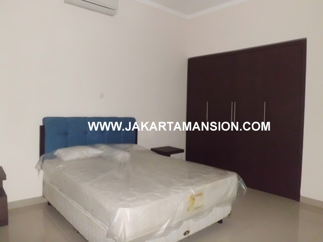 HR351 House For Rent at kemang