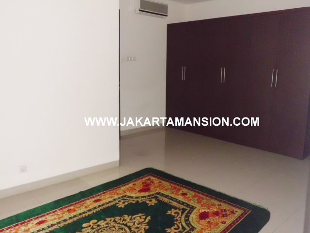 HR351 House For Rent at kemang