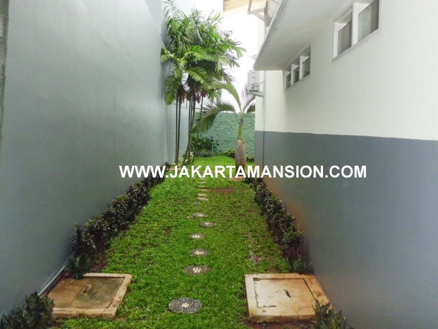 HR351 House For Rent at kemang