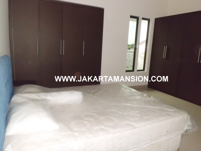 HR351 House For Rent at kemang