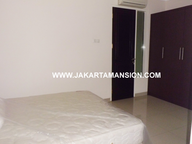 HR351 House For Rent at kemang