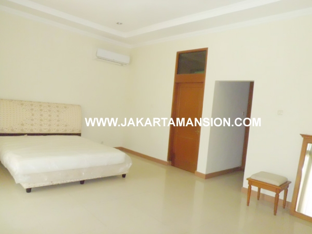 HR354 House for rent at taman patra kuningan