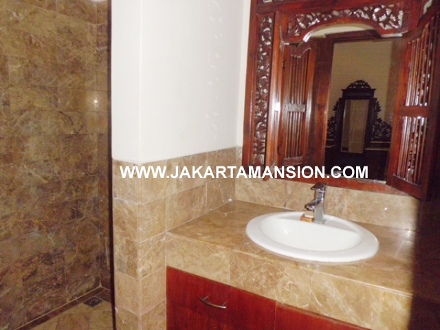 HR364 House for rent at kemang 