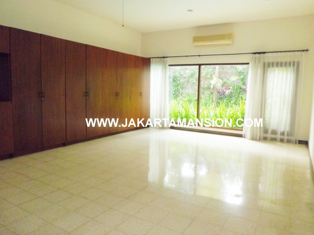 HR364 House for rent at kemang 