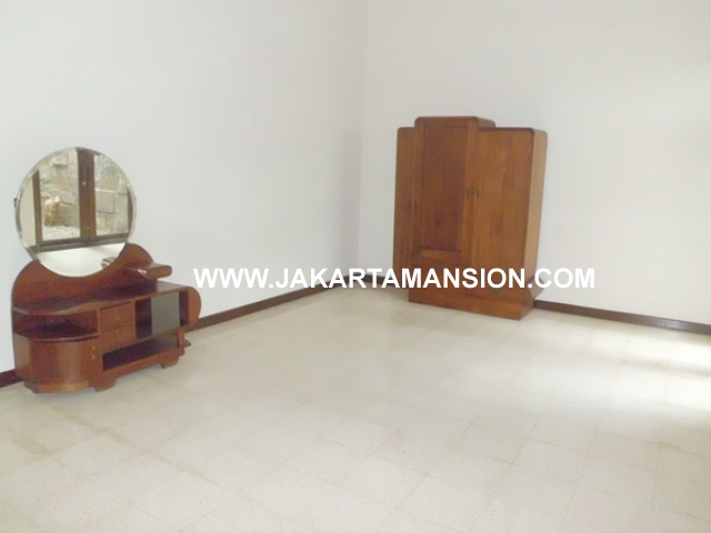 HR364 House for rent at kemang 