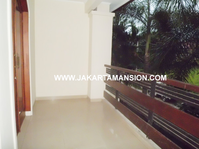 HR369 House for rent at patra kuningan