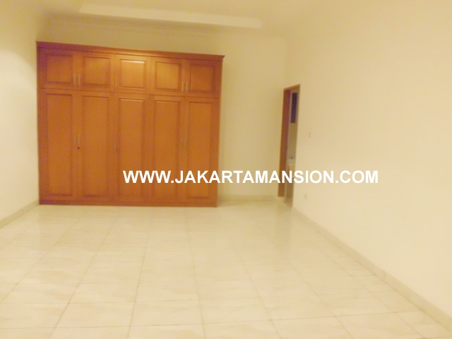 HR370 House for rent at patra kuningan