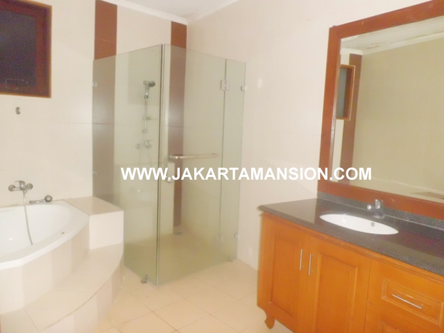 HR370 House for rent at patra kuningan
